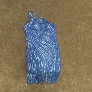 This is a Lucy in the sky dress i used for homecoming last year it’s a size 2-4